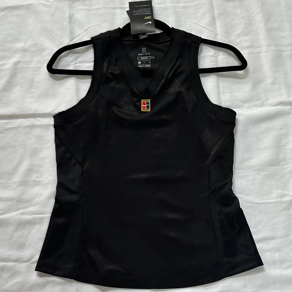 Nike Dry Slim Fit Women's Black Athletic Top. Size S. NWT